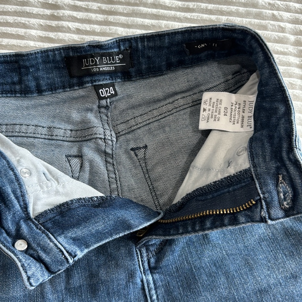 Judy Blue Distressed Jeans Fray Hem 0 / 24 Style# JB88425 - Picture 8 of 12